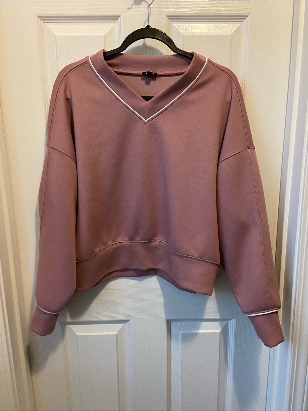 Express Mauve V-Neck Pullover with White Contrast Trim